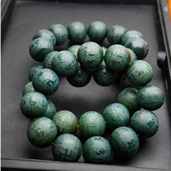 Vòng tay ngọc bích 18mm khắc Lục Tự Đại Minh HANMYNGHE 1 Vòng tay ngọc bích 18mm khắc Lục Tự Đại Minh HANMYNGHE