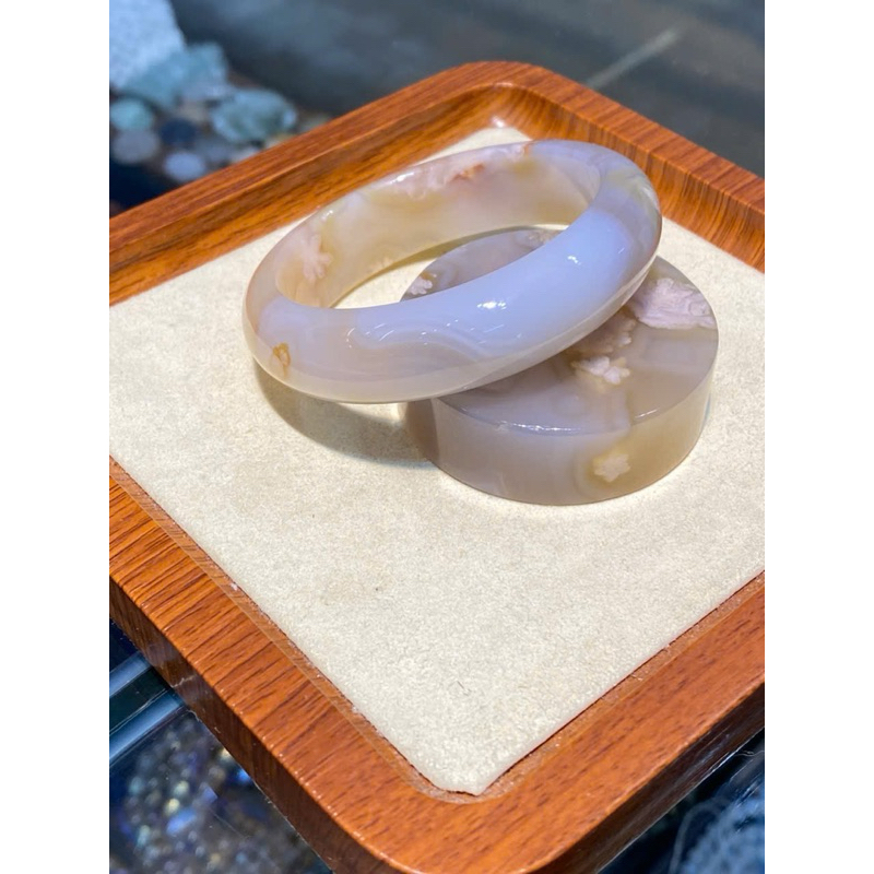 Vòng tay đá mã não hoa anh đào tặng kèm lõi hàng đẹp chất đá trong HANMYNGHE 6 Vòng tay đá mã não hoa anh đào tặng kèm lõi hàng đẹp chất đá trong HANMYNGHE - Hình ảnh 6