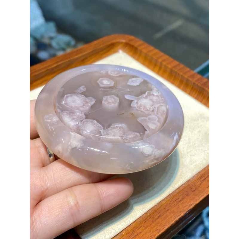 Vòng tay đá mã não hoa anh đào tặng kèm lõi hàng đẹp chất đá trong HANMYNGHE 3 Vòng tay đá mã não hoa anh đào tặng kèm lõi hàng đẹp chất đá trong HANMYNGHE - Hình ảnh 3