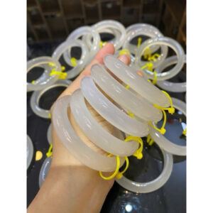 vòng tay đá mã não trắng ( bạch nguyệt quang ) 15 images upload woo2F5b180ab0f35597436386e2b2dc30ede8