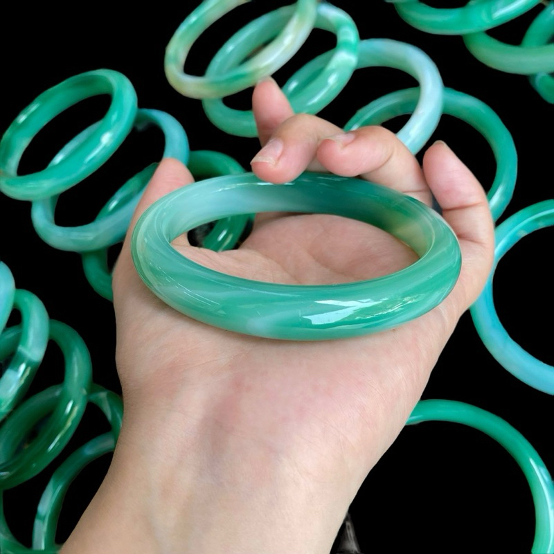 Vòng tay đá mã não tự nhiên nguyên khối loại đẹp HANMYNGHE 2 Vòng tay đá mã não tự nhiên nguyên khối loại đẹp HANMYNGHE - Hình ảnh 2