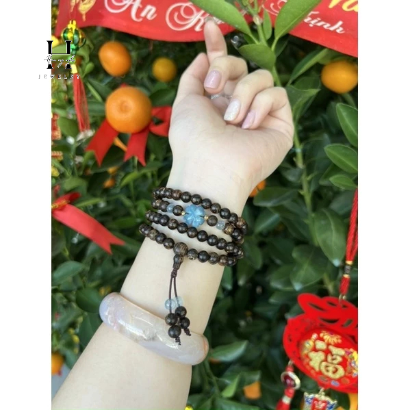 Vòng tay trầm sánh 6 mm 108 hạt mix charm đá aquamarine HANMYNGHE 2 Vòng tay trầm sánh 6 mm 108 hạt mix charm đá aquamarine HANMYNGHE - Hình ảnh 2