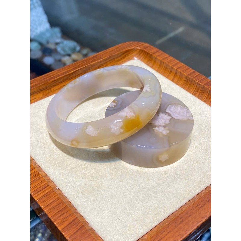 Vòng tay đá mã não hoa anh đào tặng kèm lõi hàng đẹp chất đá trong HANMYNGHE 2 Vòng tay đá mã não hoa anh đào tặng kèm lõi hàng đẹp chất đá trong HANMYNGHE - Hình ảnh 2