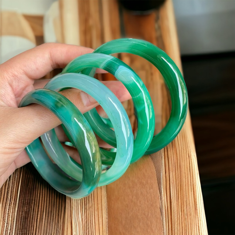 Vòng tay đá mã não tự nhiên nguyên khối loại đẹp HANMYNGHE 1 Vòng tay đá mã não tự nhiên nguyên khối loại đẹp HANMYNGHE