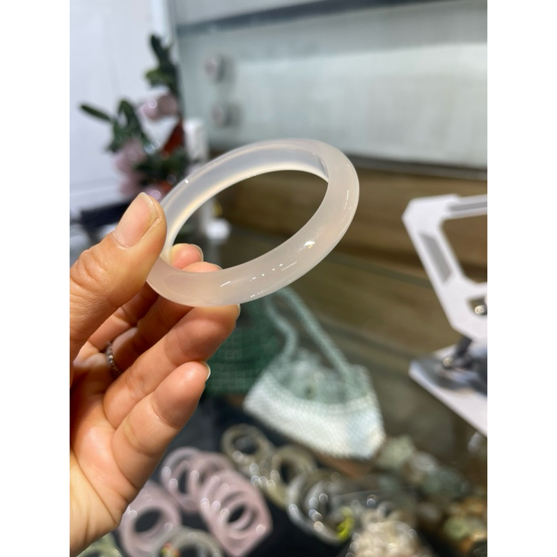 vòng tay đá mã não trắng ( bạch nguyệt quang ) 1 vòng tay đá mã não trắng ( bạch nguyệt quang )