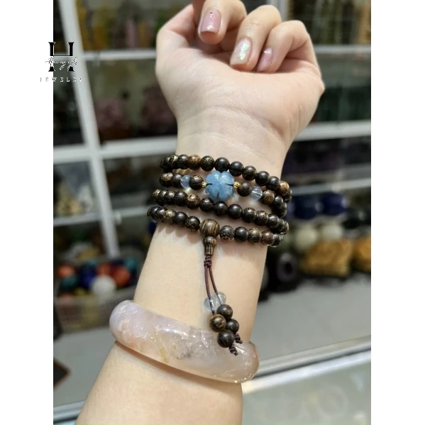 Vòng tay trầm sánh 6 mm 108 hạt mix charm đá aquamarine HANMYNGHE 1 Vòng tay trầm sánh 6 mm 108 hạt mix charm đá aquamarine HANMYNGHE