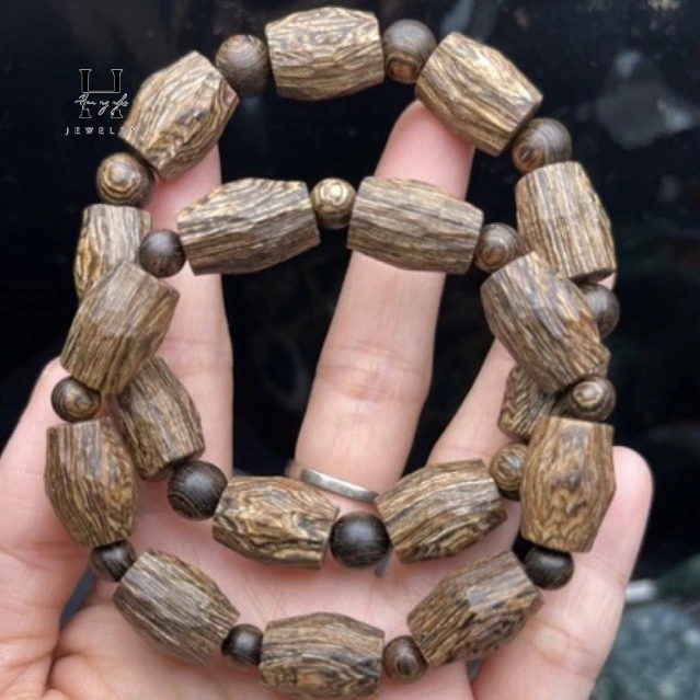 Vòng tay trầm sánh chìm 12 mm HANMYNGHE 2 Vòng tay trầm sánh chìm 12 mm HANMYNGHE - Hình ảnh 2