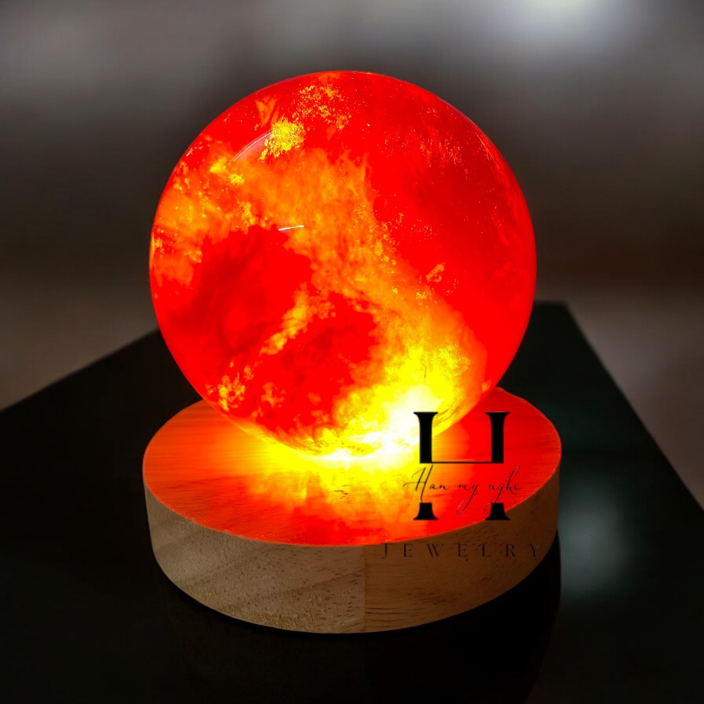 Quả Bi cầu phong thủy đá núi lửa Đỏ 8cm tặng đế gỗ có đèn 3 Quả Bi cầu phong thủy đá núi lửa Đỏ  8cm  tặng đế gỗ có đèn - Hình ảnh 3