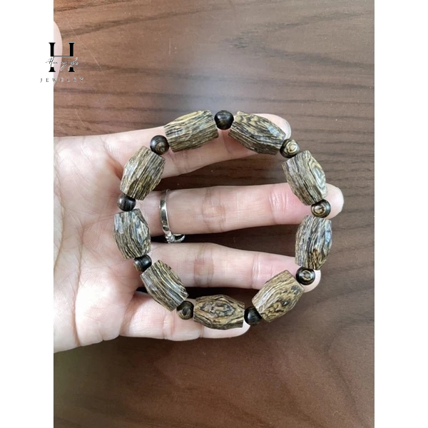 Vòng tay trầm sánh chìm 12 mm HANMYNGHE 3 Vòng tay trầm sánh chìm 12 mm HANMYNGHE - Hình ảnh 3