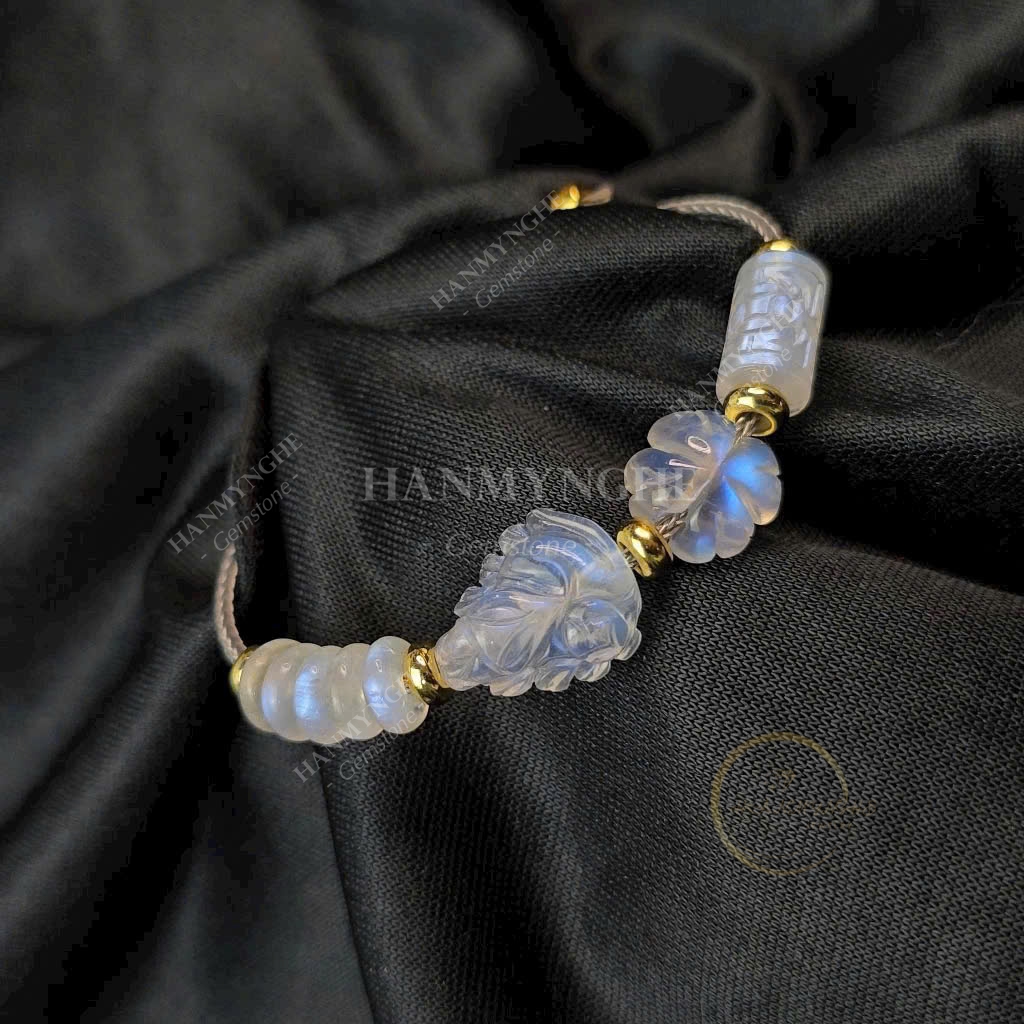 Vòng tay đá moonstone hồ ly+ngũ điếu+cỏ 4 lá + lu thống tài lộc KÈM GIẤY KIỂM ĐỊNH HANMYNGHE 2 Vòng tay đá moonstone hồ ly+ngũ điếu+cỏ 4 lá + lu thống tài lộc KÈM GIẤY KIỂM ĐỊNH HANMYNGHE - Ảnh 2