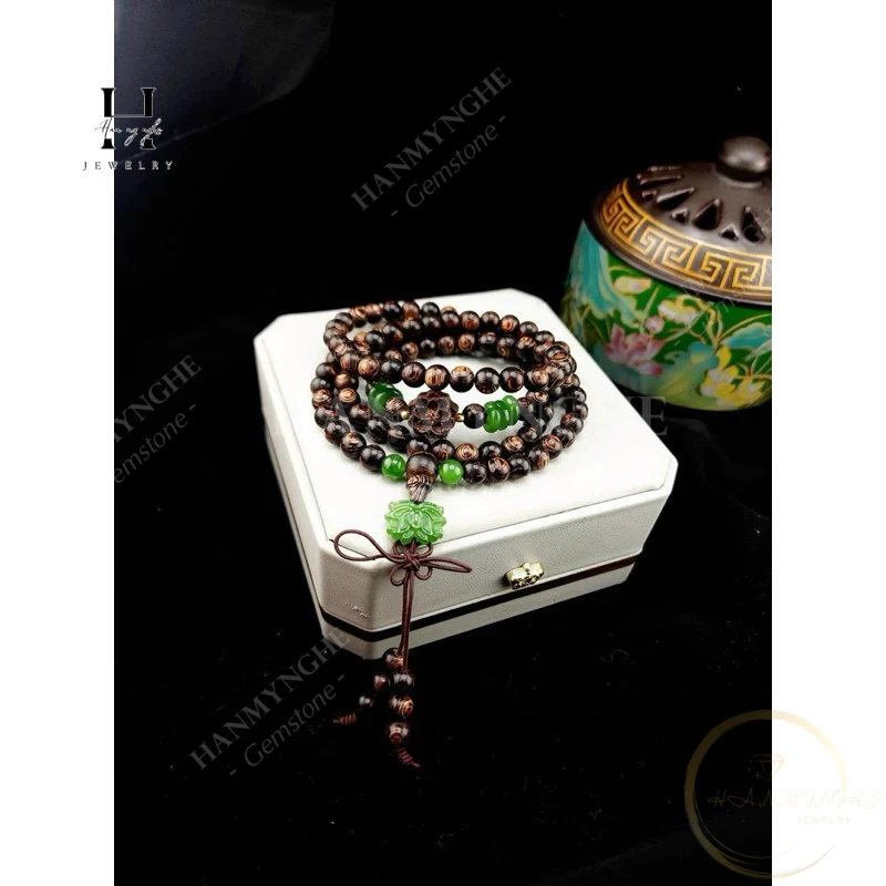Vòng tay trầm hương sánh chìm mix sen đá bích và ngũ điếu HANMYNGHE 1 Vòng tay trầm hương sánh chìm mix sen đá bích và ngũ điếu HANMYNGHE