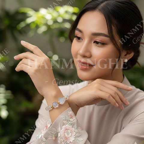 Vòng tay đá moonstone hồ ly+ngũ điếu+cỏ 4 lá + lu thống tài lộc KÈM GIẤY KIỂM ĐỊNH HANMYNGHE 1 Vòng tay đá moonstone hồ ly+ngũ điếu+cỏ 4 lá + lu thống tài lộc KÈM GIẤY KIỂM ĐỊNH HANMYNGHE