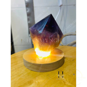 Chóp đá thạch anh tím kèm đế đèn led HANMYNGHE